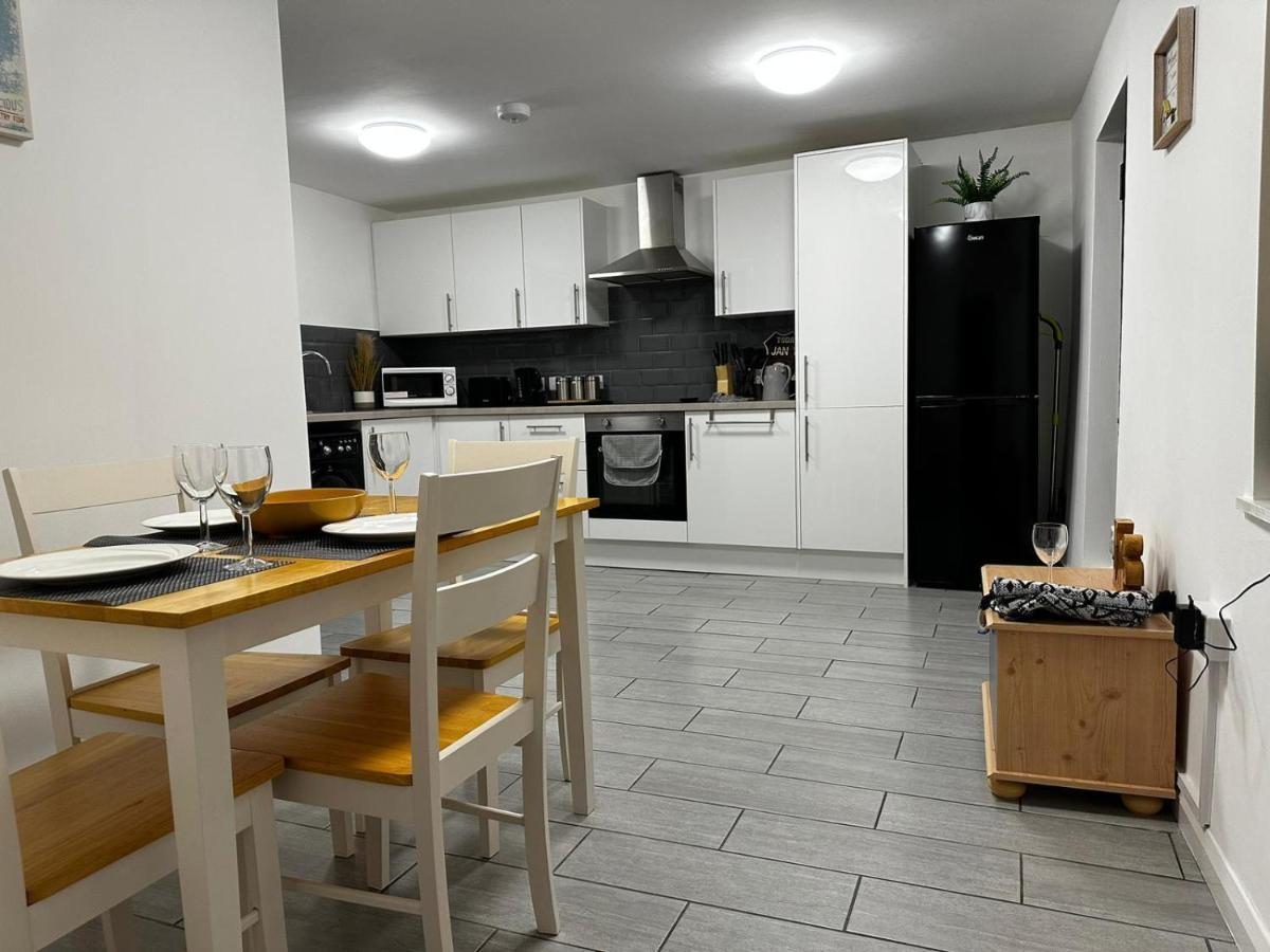 Colchester Central City East Bay Apartment Екстериор снимка